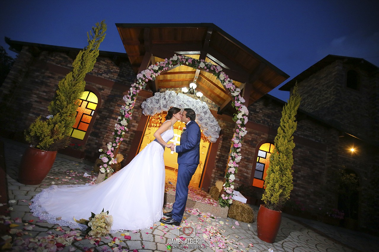 hacienda-el-trebolito-guaymaral-fotografia-de-bodas-james-alberth-fotografo-de-bodas-matrimonios-bodas-de-noche